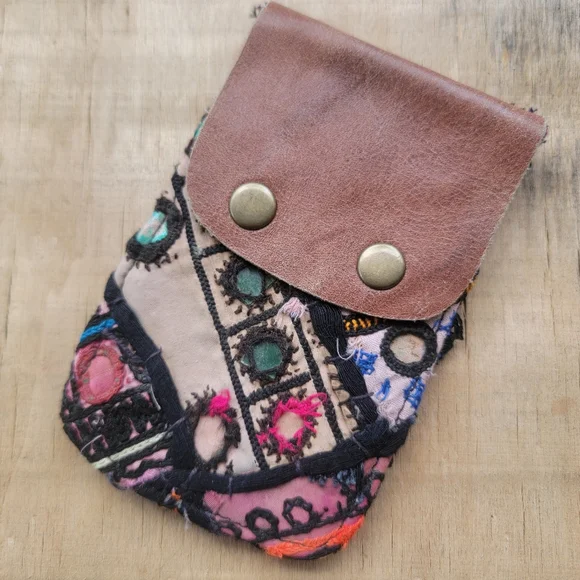 🎱🔮 Free People Boho Embroidered Repurposed vtg banjara hippie Wallet card case - Picture 13 of 16